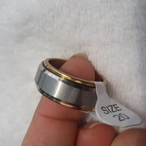 Gold and silver men's spinner ring. Size 10.5  or 19.6mm Great new condition